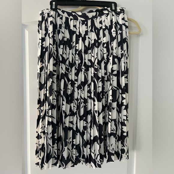 J. Crew Dresses & Skirts - J. Crew 365 Navy and White Floral Pleated Midi Skirt